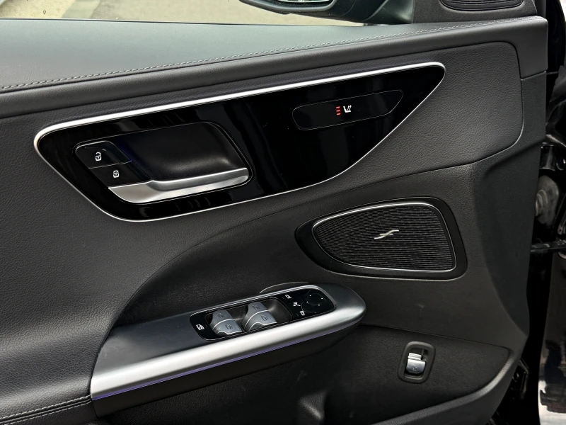 Mercedes-Benz C 300 AMG PACK DIGITAL LIGHT KEYLESS SIDE ASSIST AMBIENT, снимка 12 - Автомобили и джипове - 53401857