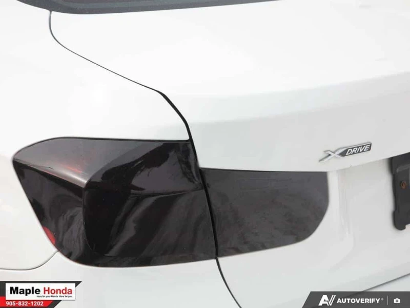 BMW 320 * Leather Seats| Sunroof| Heated Seats| Good Condi, снимка 11 - Автомобили и джипове - 53597893