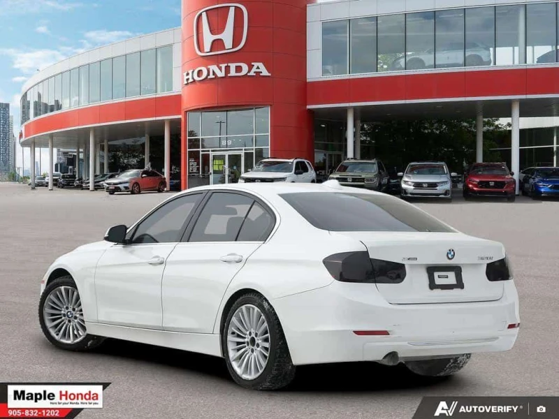 BMW 320 * Leather Seats| Sunroof| Heated Seats| Good Condi, снимка 4 - Автомобили и джипове - 53597893