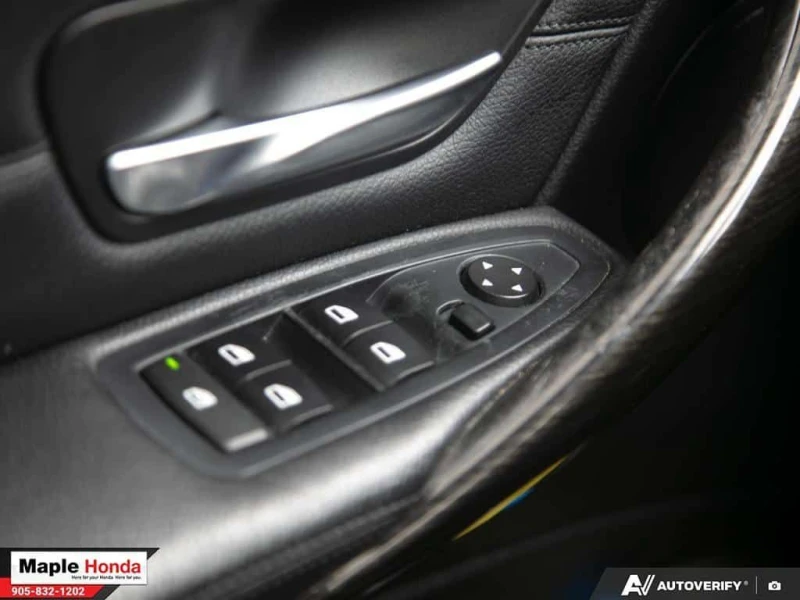 BMW 320 * Leather Seats| Sunroof| Heated Seats| Good Condi, снимка 16 - Автомобили и джипове - 53597893