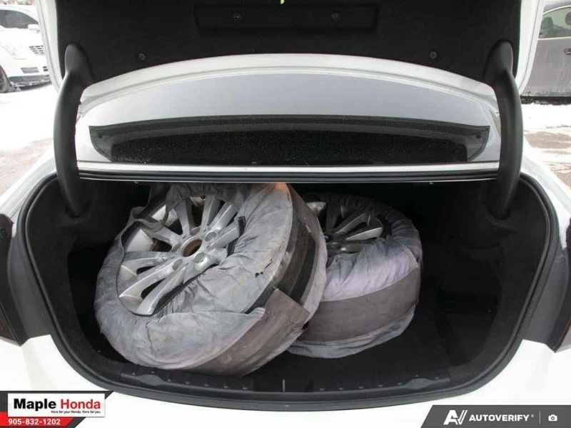 BMW 320 * Leather Seats| Sunroof| Heated Seats| Good Condi, снимка 10 - Автомобили и джипове - 53597893