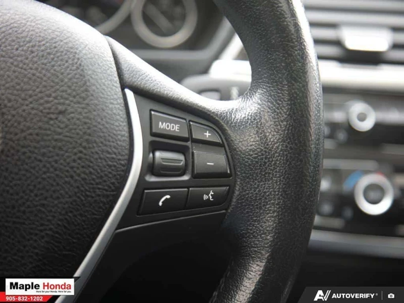 BMW 320 * Leather Seats| Sunroof| Heated Seats| Good Condi, снимка 17 - Автомобили и джипове - 53597893