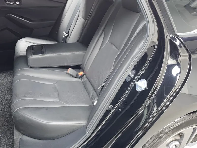 Honda Accord 1.5 Turbo, снимка 17 - Автомобили и джипове - 55815065