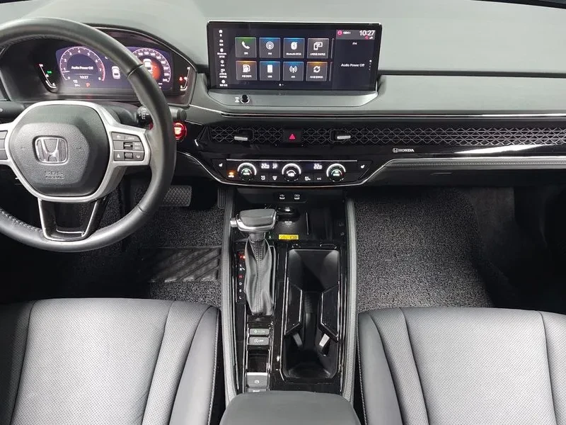 Honda Accord 1.5 Turbo, снимка 7 - Автомобили и джипове - 55815065