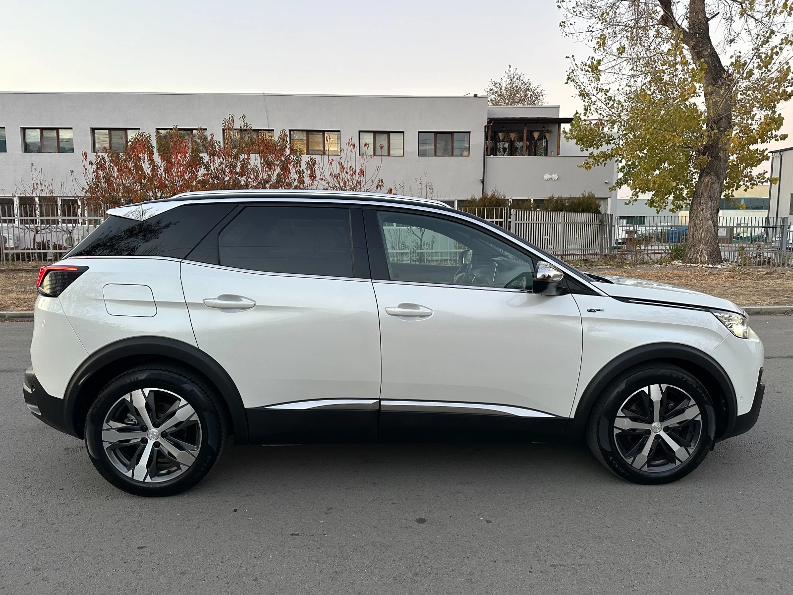 Peugeot 3008 2.0BlueHDI 180к.с EAT8 GT LINE ПЪЛНА СЕРВ. ИСТОРИЯ - изображение 3