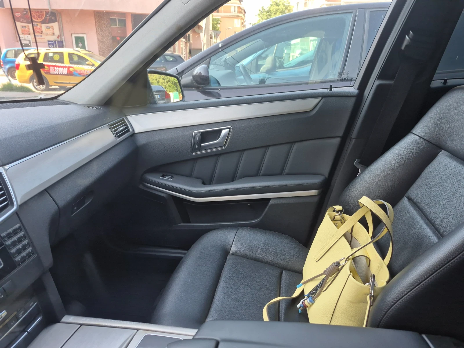 Mercedes-Benz E 300  - изображение 8