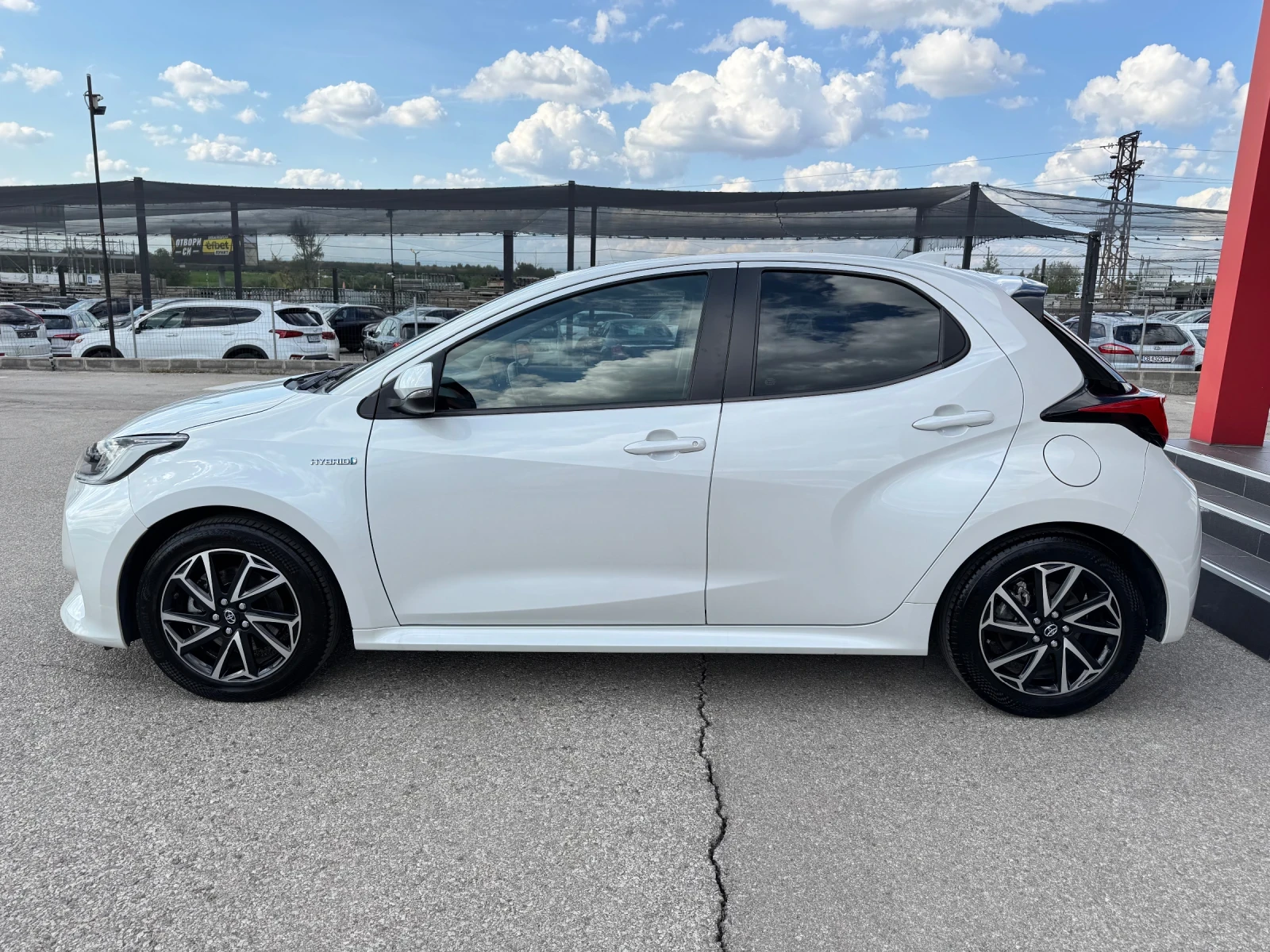 Toyota Yaris 1.5i-HYBRID-FULL LED-CAMERA-DISTRONIC-LANE ASSIST - изображение 3