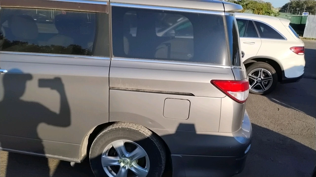 Nissan Quest 3.5 SV - изображение 5