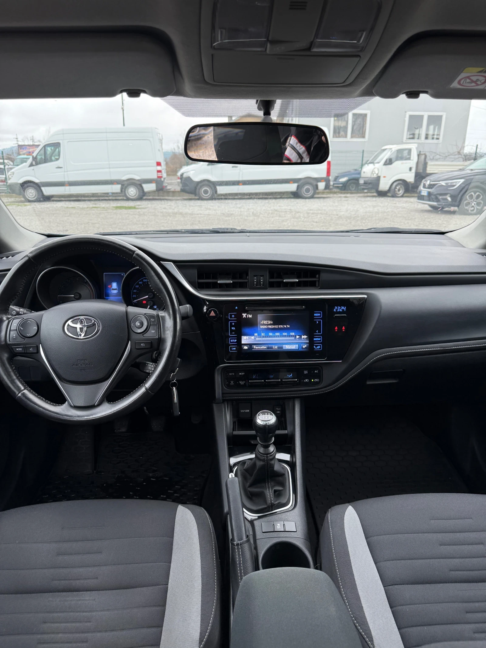 Toyota Auris Toyota auris 1.2 Benzin Facelift - изображение 5