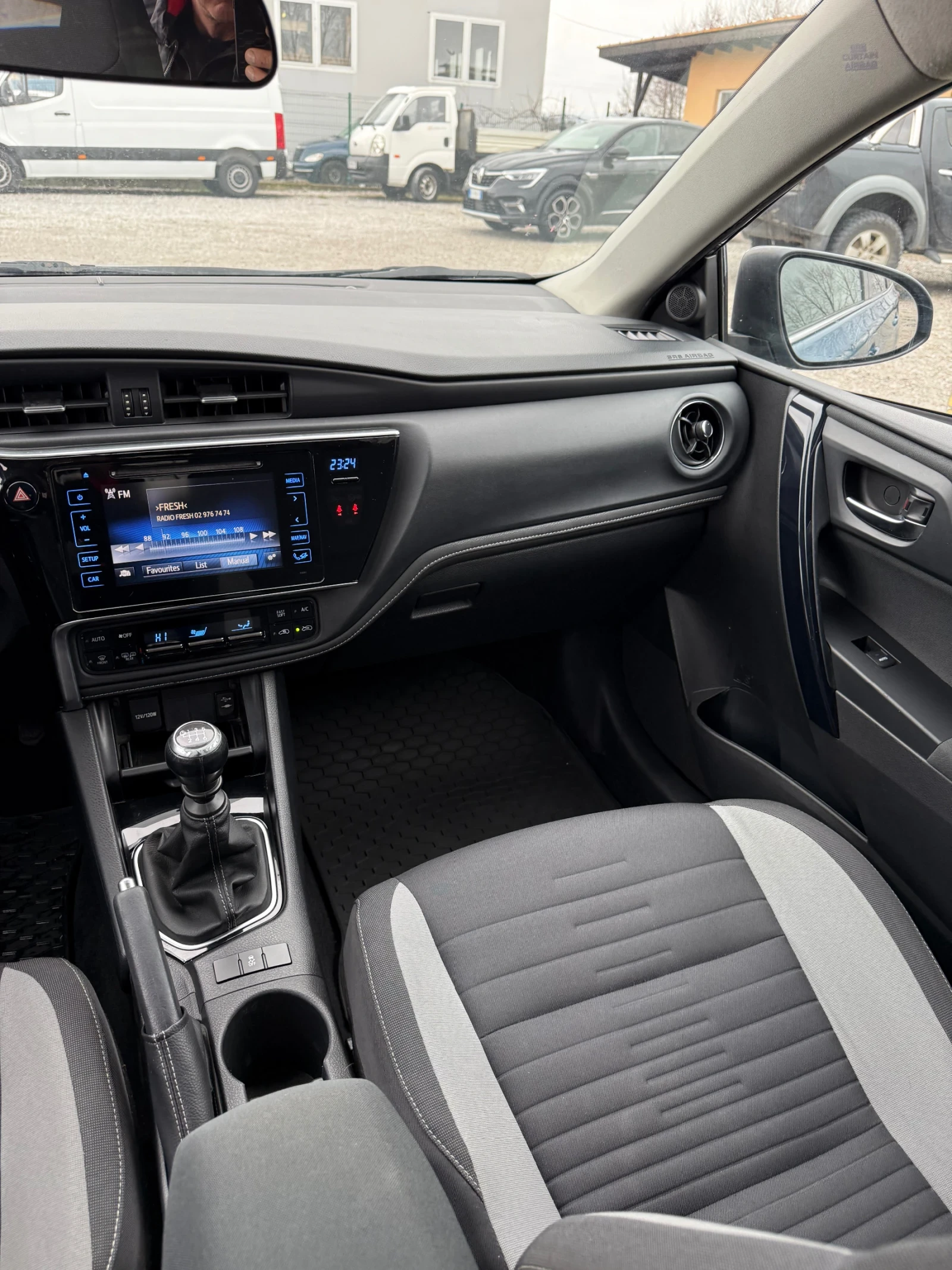 Toyota Auris Toyota auris 1.2 Benzin Facelift - изображение 7