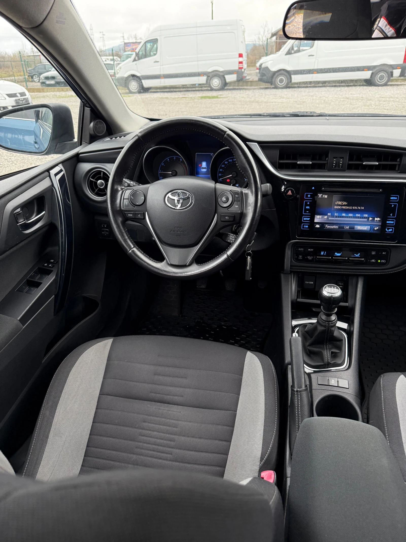 Toyota Auris Toyota auris 1.2 Benzin Facelift - изображение 6