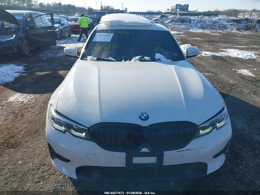 BMW 330 2l I xDrive, снимка 12 - Автомобили и джипове - 54093786
