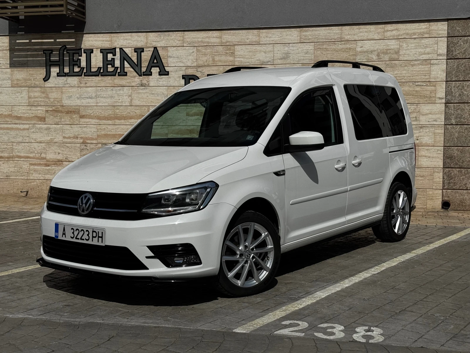 VW Caddy 2.0 TDi LED перфектно състояние , снимка 3 - Автомобили и джипове - 54183541