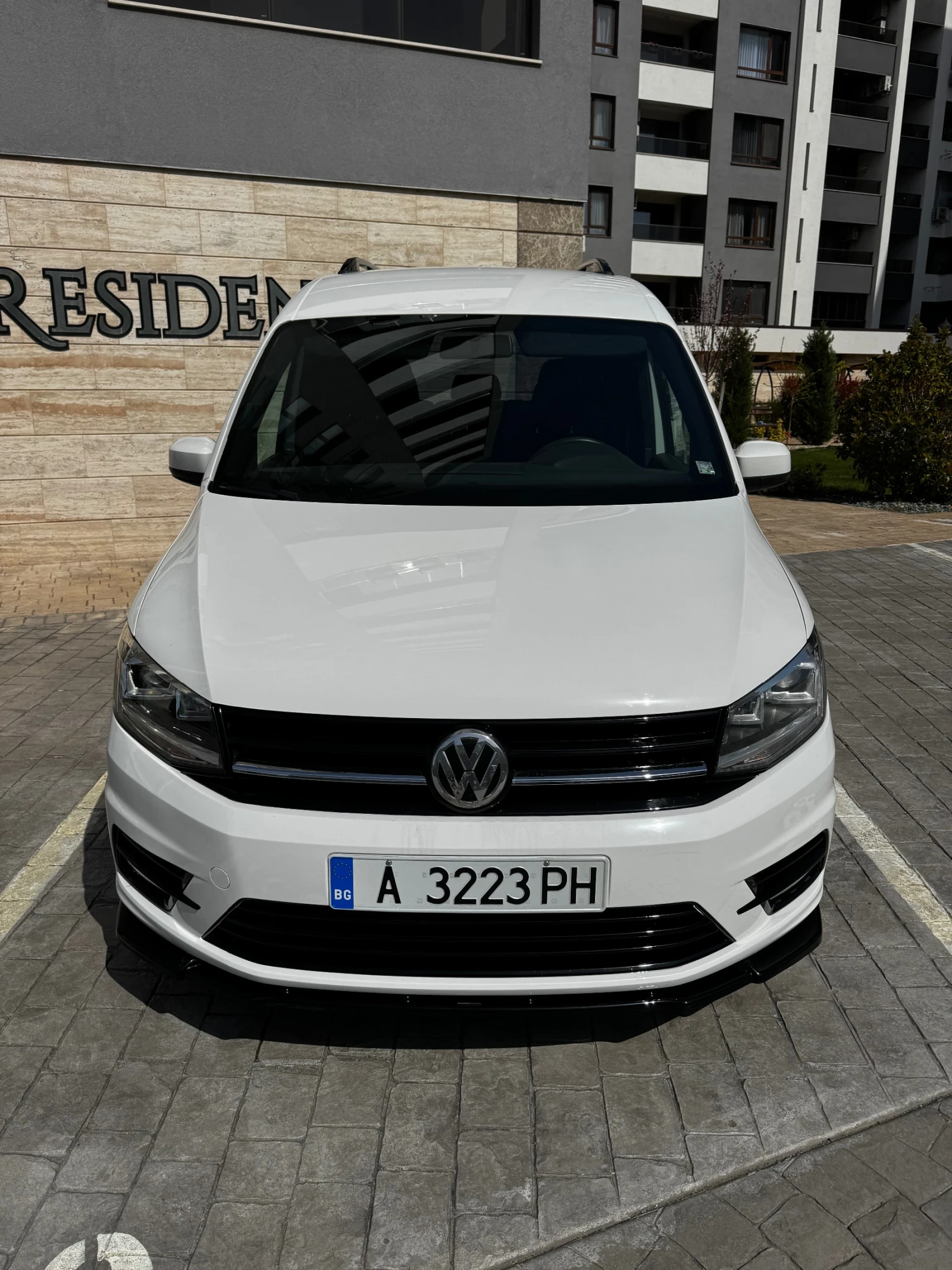 VW Caddy 2.0 TDi LED перфектно състояние , снимка 2 - Автомобили и джипове - 54183541