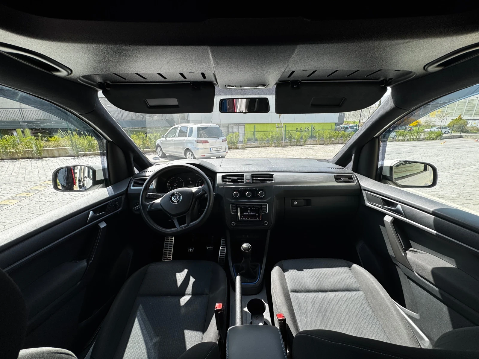 VW Caddy 2.0 TDi LED перфектно състояние , снимка 9 - Автомобили и джипове - 54183541