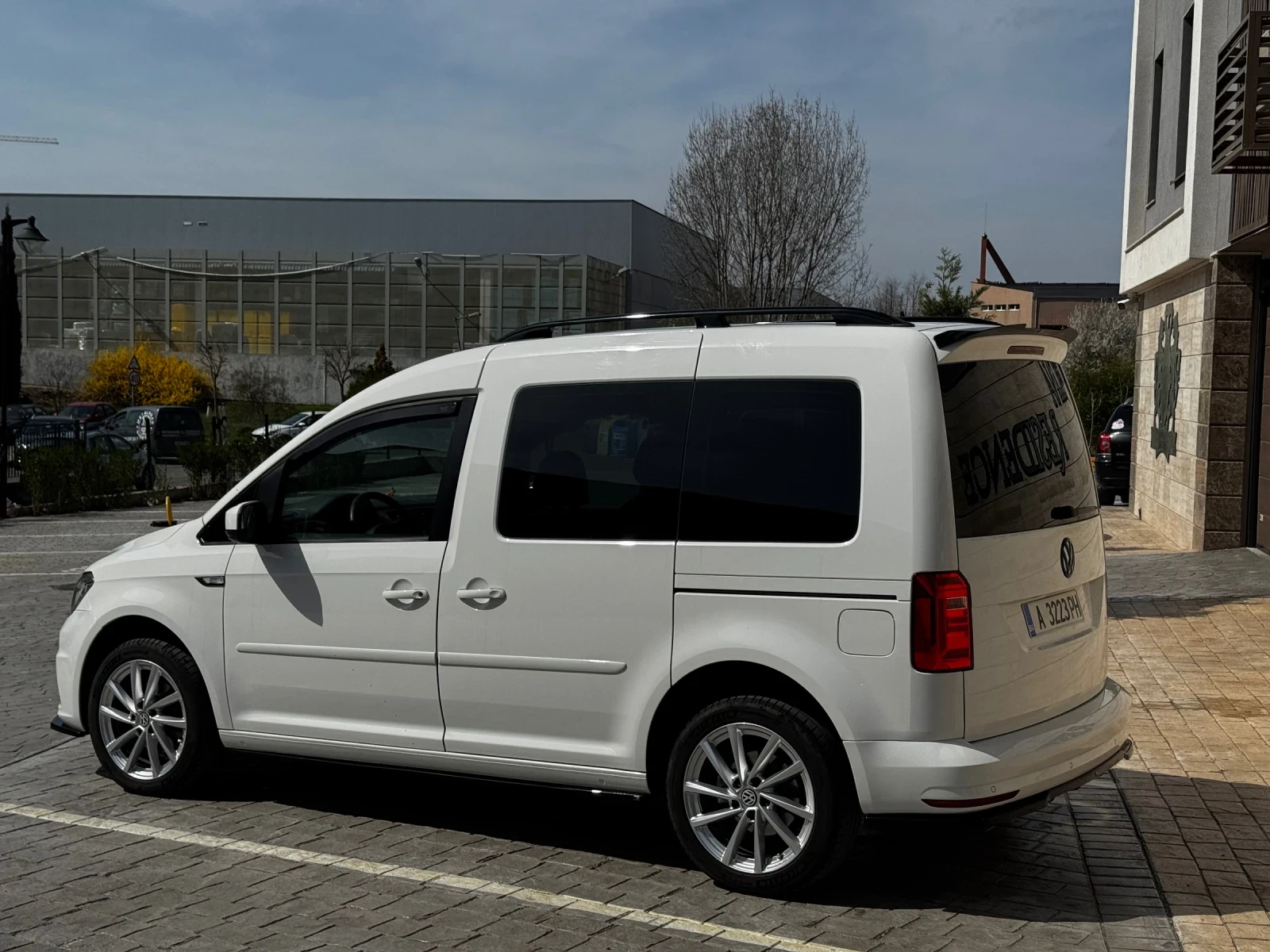 VW Caddy 2.0 TDi LED перфектно състояние , снимка 5 - Автомобили и джипове - 54183541