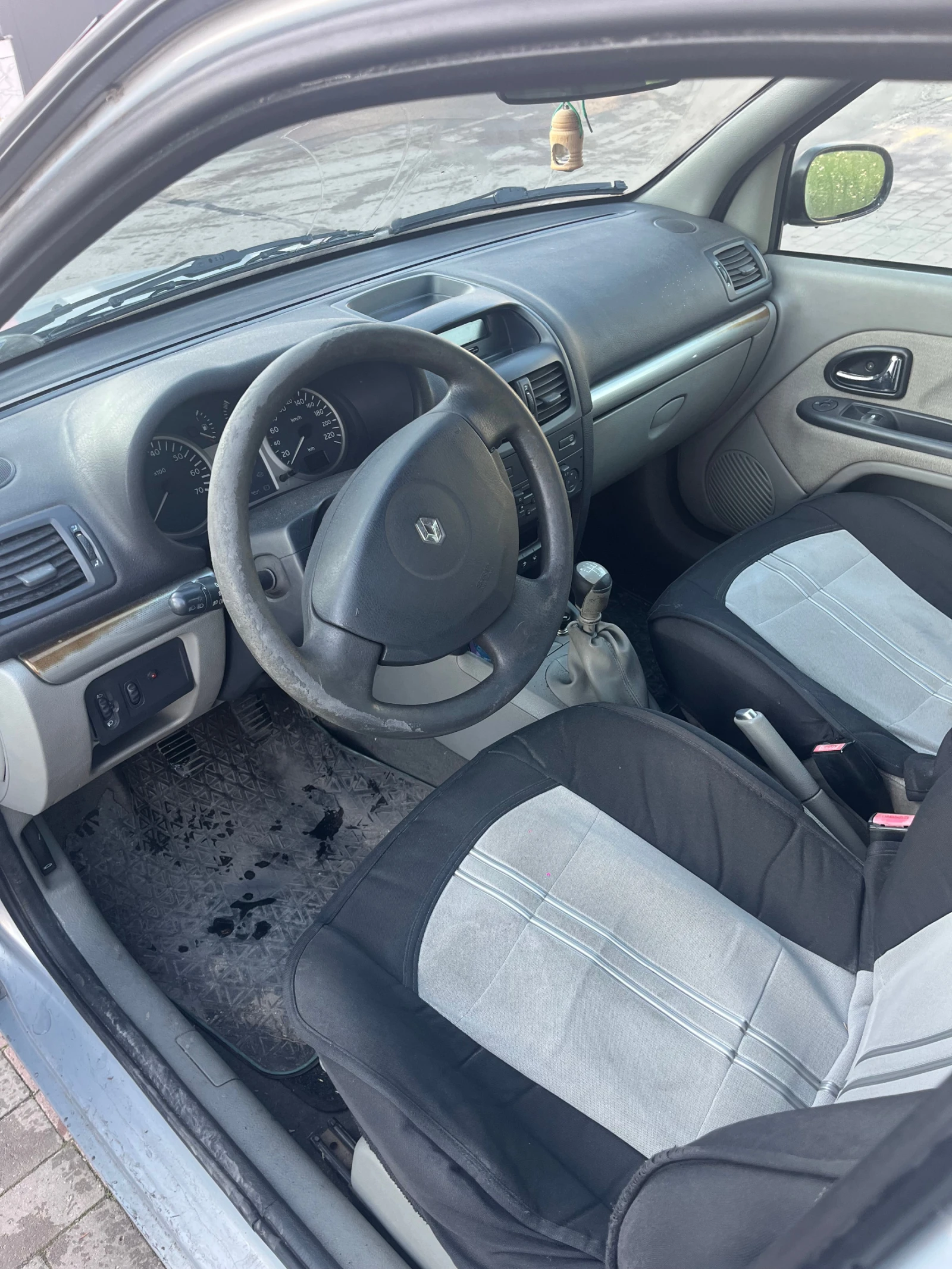 Renault Clio 1.4, снимка 8 - Автомобили и джипове - 54238353