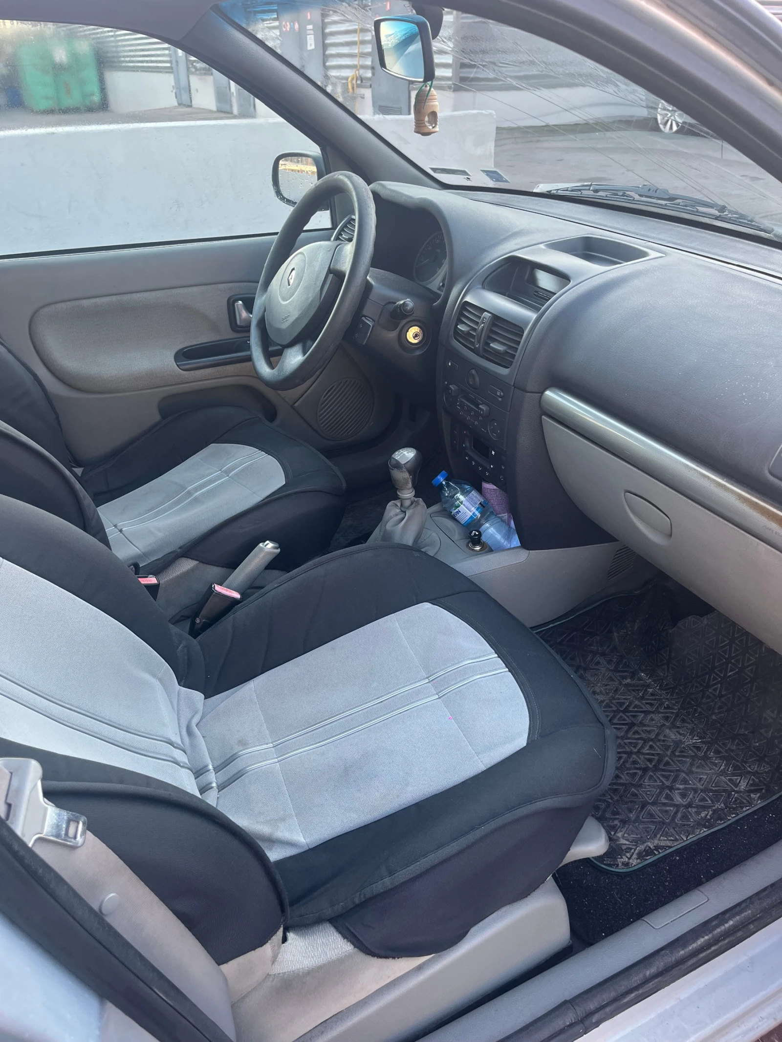 Renault Clio 1.4, снимка 7 - Автомобили и джипове - 54238353