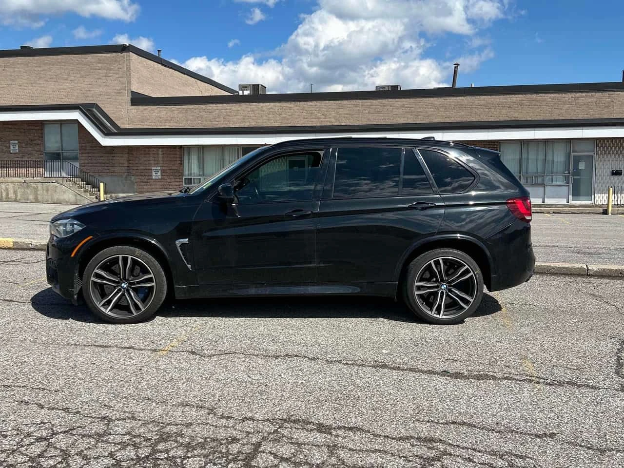 BMW X5M * AWD 4dr * АВТОКРЕДИТ БЕЗ ПЪРВОНАЧАЛНА ВНОСКА, снимка 3 - Автомобили и джипове - 54544798