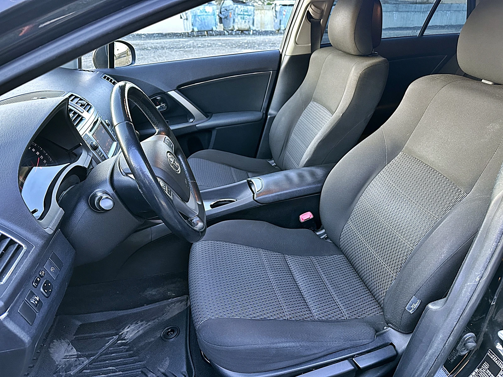 Toyota Avensis 1.8!!!LPG!!!, снимка 7 - Автомобили и джипове - 54672766