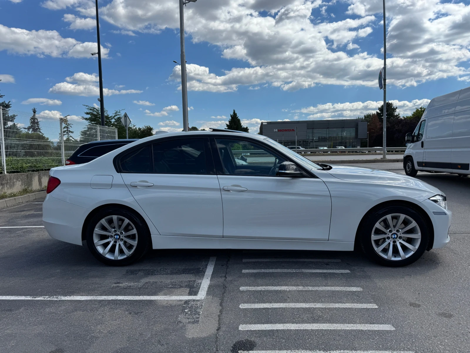 BMW 320 i xDrive 184 ZF8, снимка 4 - Автомобили и джипове - 55280811
