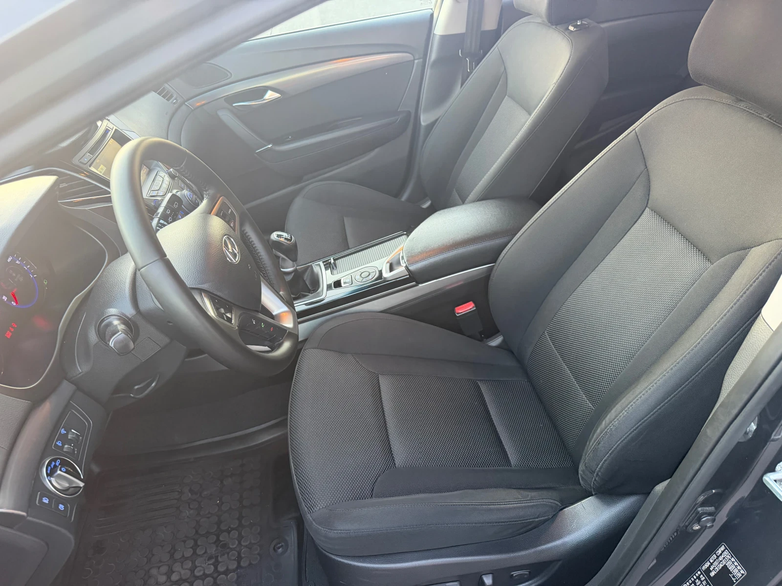 Hyundai I40 2.0i ШВЕЙЦАРИЯ, снимка 8 - Автомобили и джипове - 55730139