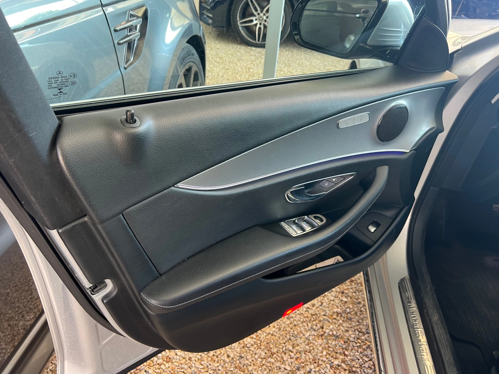 Mercedes-Benz E 220 Германия перфект, снимка 10 - Автомобили и джипове - 55975475