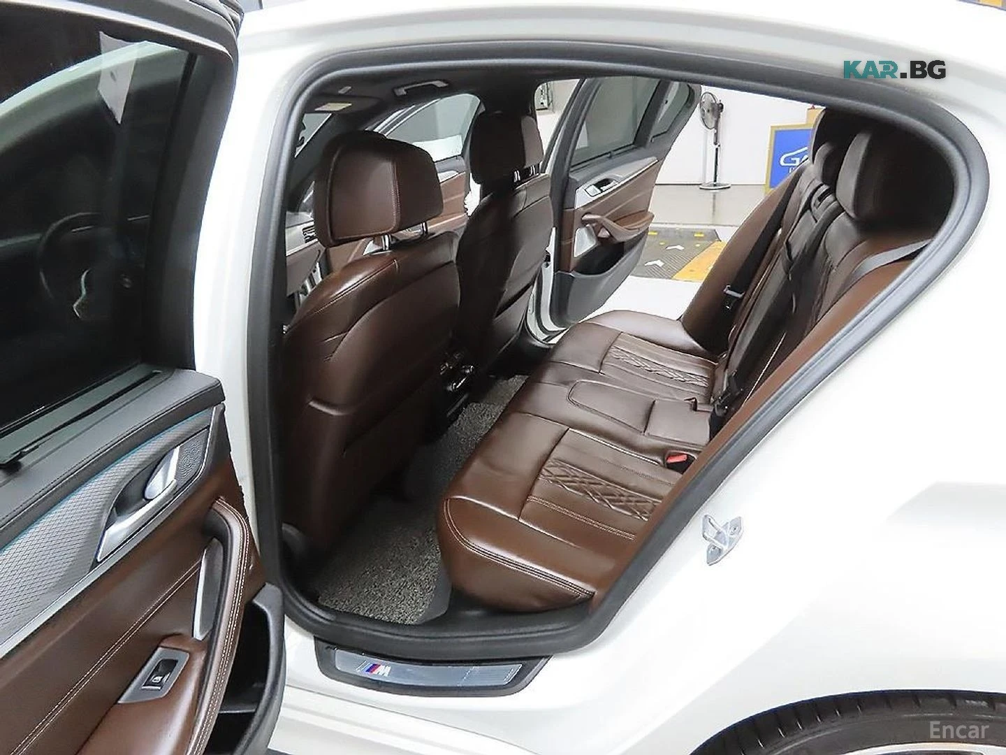 BMW 550 M550d xDrive* HUD* 360* ОБДУХВ* НАВИ* ПАНО, снимка 9 - Автомобили и джипове - 56047837