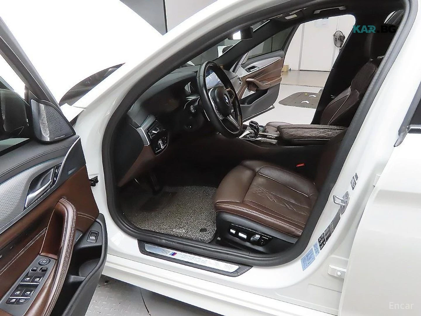 BMW 550 M550d xDrive* HUD* 360* ОБДУХВ* НАВИ* ПАНО, снимка 10 - Автомобили и джипове - 56047837