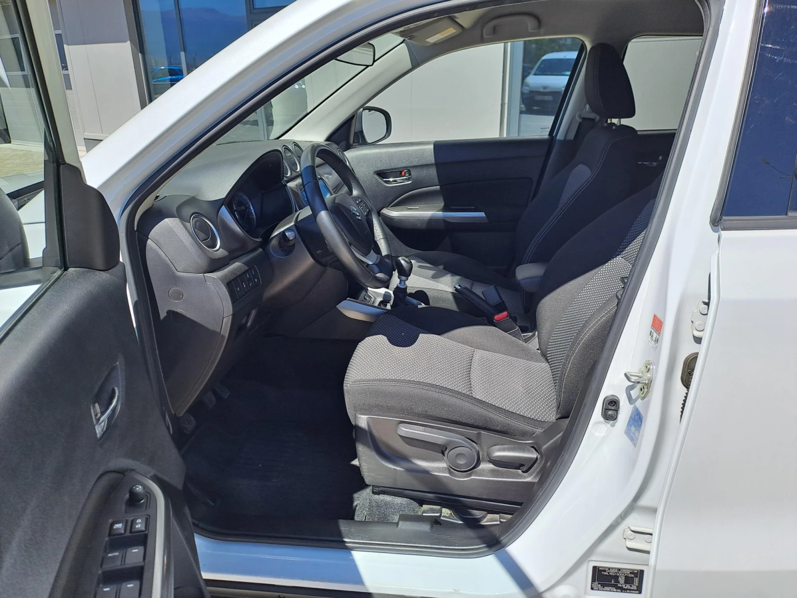 Suzuki Vitara 1.4 GL+ Booster Jet HYBRID 4X4 | Mobile.bg — изображение 13