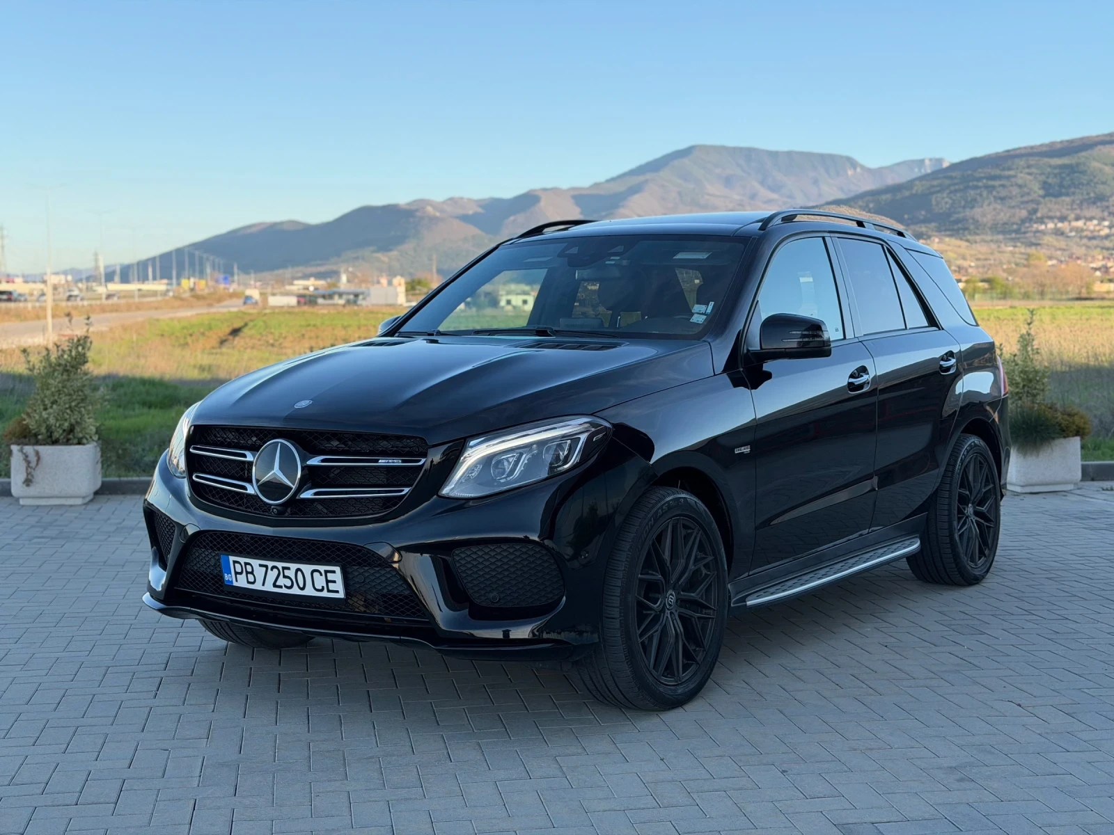 Mercedes-Benz GLE 43 AMG FULL, снимка 2 - Автомобили и джипове - 54117840