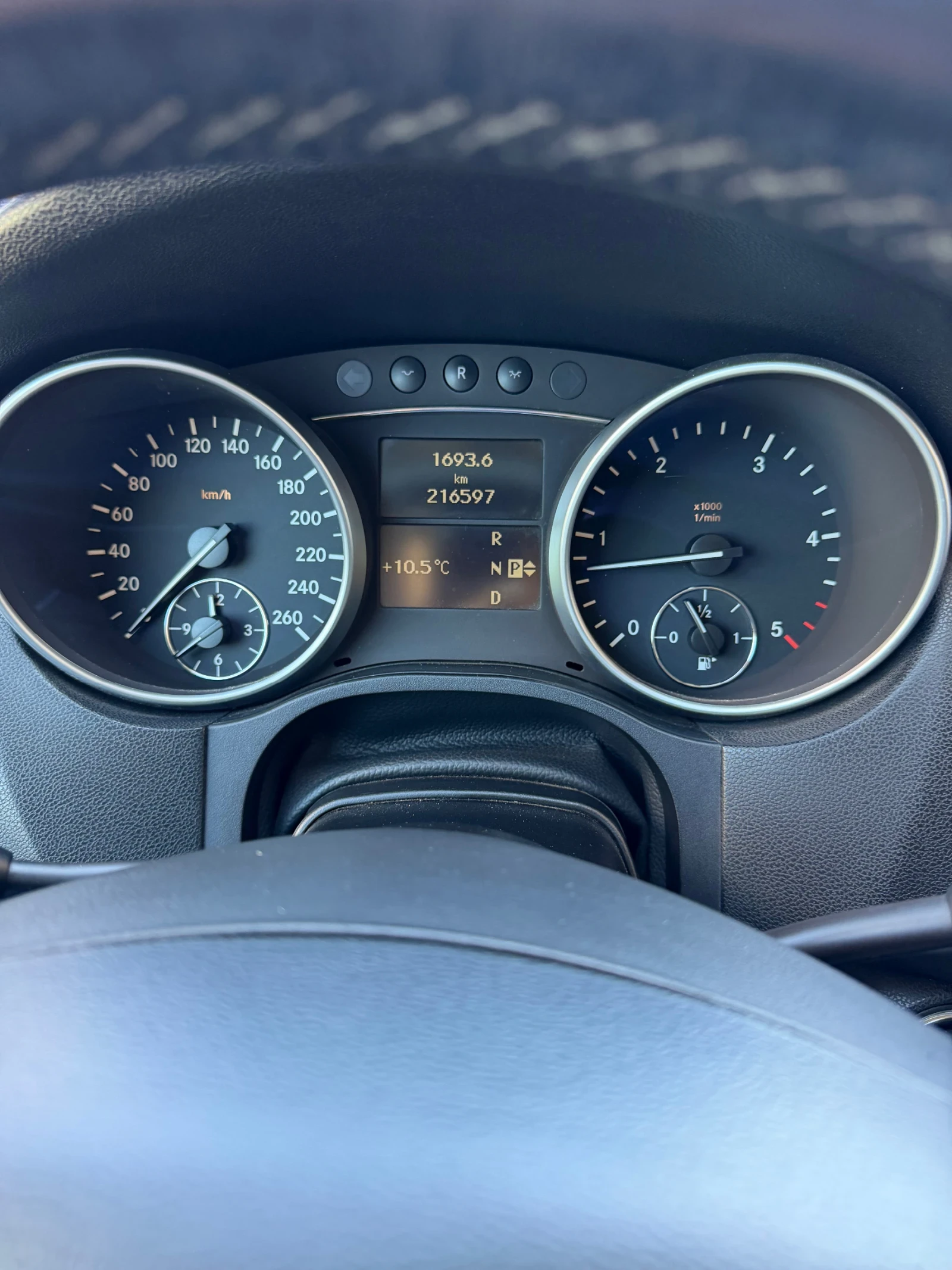 Mercedes-Benz ML 320, снимка 3 - Автомобили и джипове - 54244025