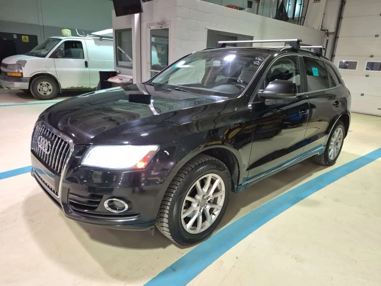 Audi Q5 | 2.0L KOMFORT | ПОДГРЕВИ | ДВА КЛЮЧА | 