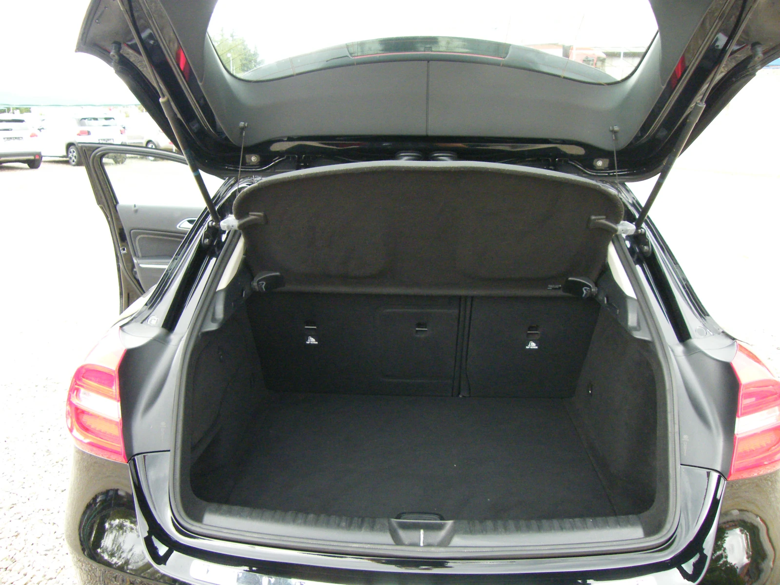 Mercedes-Benz GLA 200 129 000км, снимка 13 - Автомобили и джипове - 54651604