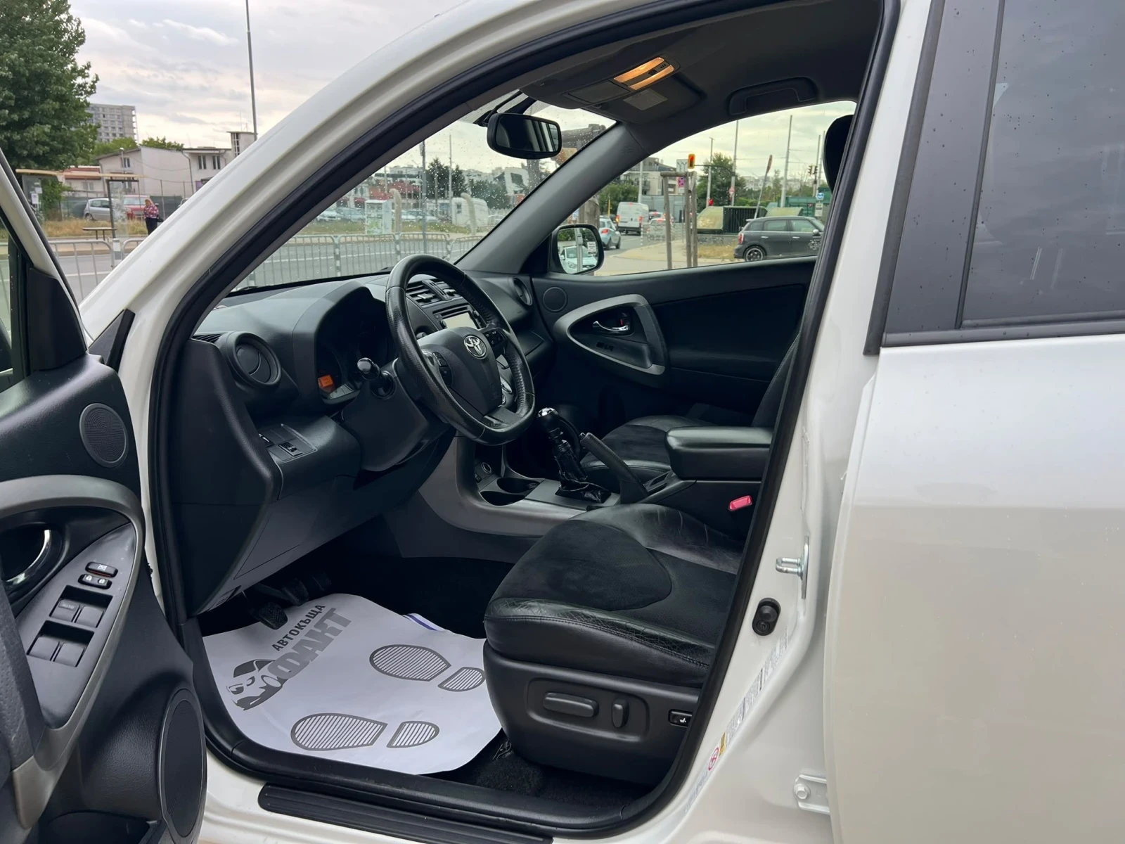 Toyota Rav4 2.2D-4D/4x4/NAVI, снимка 8 - Автомобили и джипове - 55412732