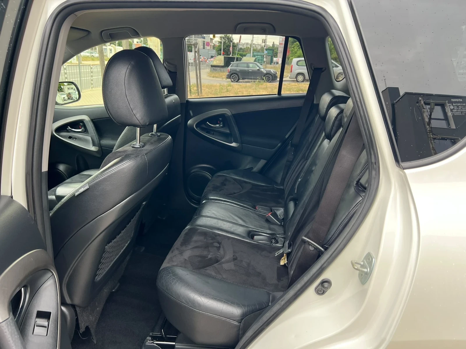 Toyota Rav4 2.2D-4D/4x4/NAVI, снимка 14 - Автомобили и джипове - 55412732