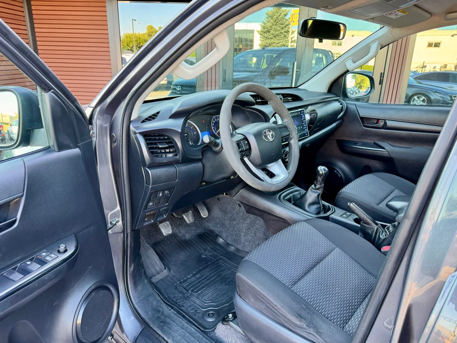 Toyota Hilux D4D* DOUBLE-CAB* Подгрев* Лизинг, снимка 8 - Автомобили и джипове - 55555958