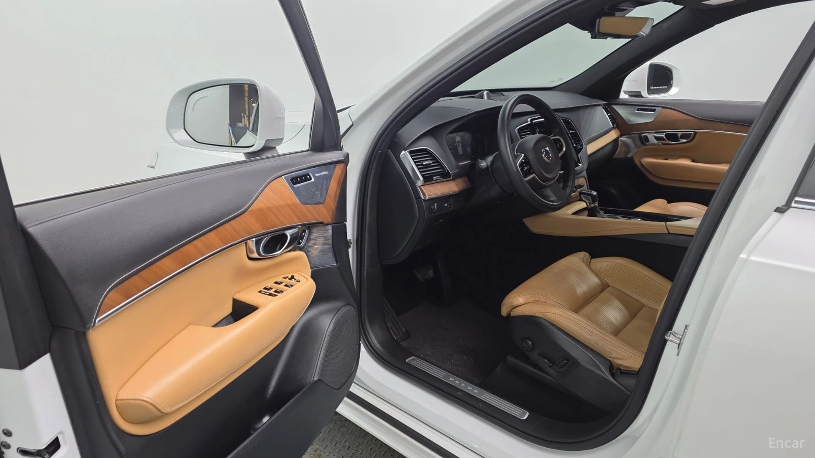 Volvo Xc90 * D5* ПАНО* LED* KEYLESS* Camera* ПОДГРЕВ* 360* , снимка 10 - Автомобили и джипове - 55572024
