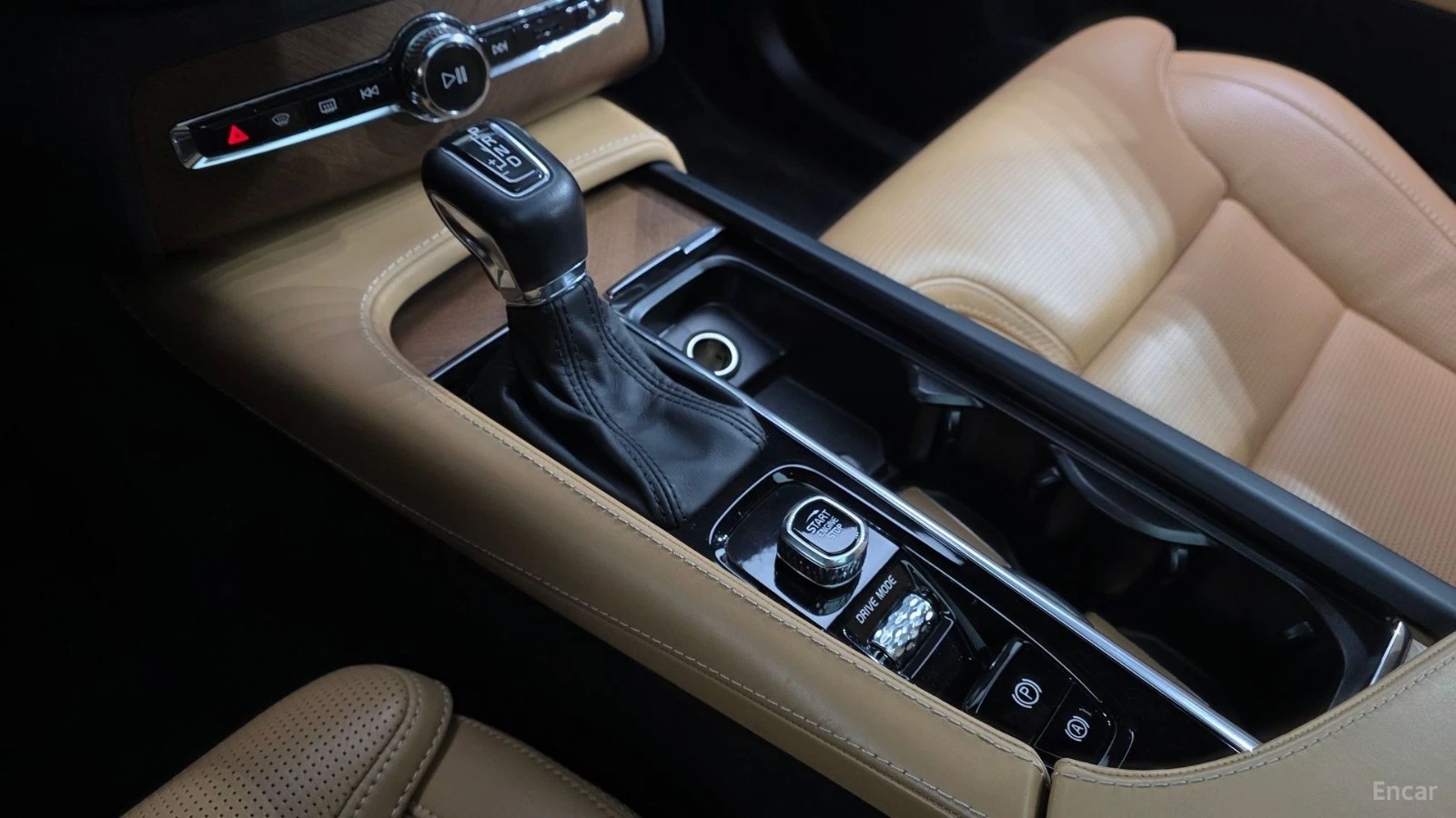 Volvo Xc90 * D5* ПАНО* LED* KEYLESS* Camera* ПОДГРЕВ* 360* , снимка 9 - Автомобили и джипове - 55572024