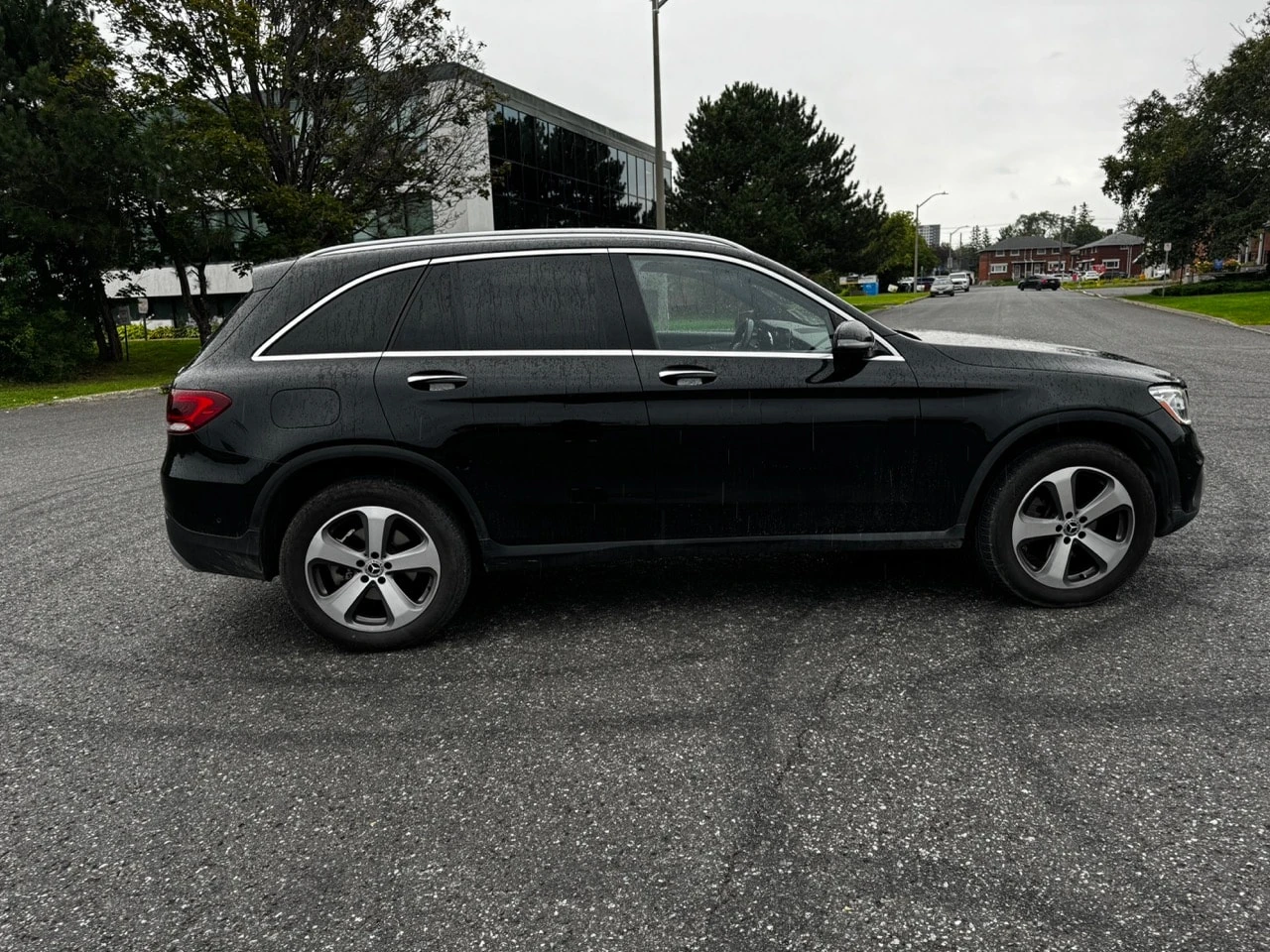 Mercedes-Benz GLC 300 * CARFAX * ДИСТРОНИК * ПАНОРАМА * АВТОКРЕДИТ, снимка 3 - Автомобили и джипове - 55943679