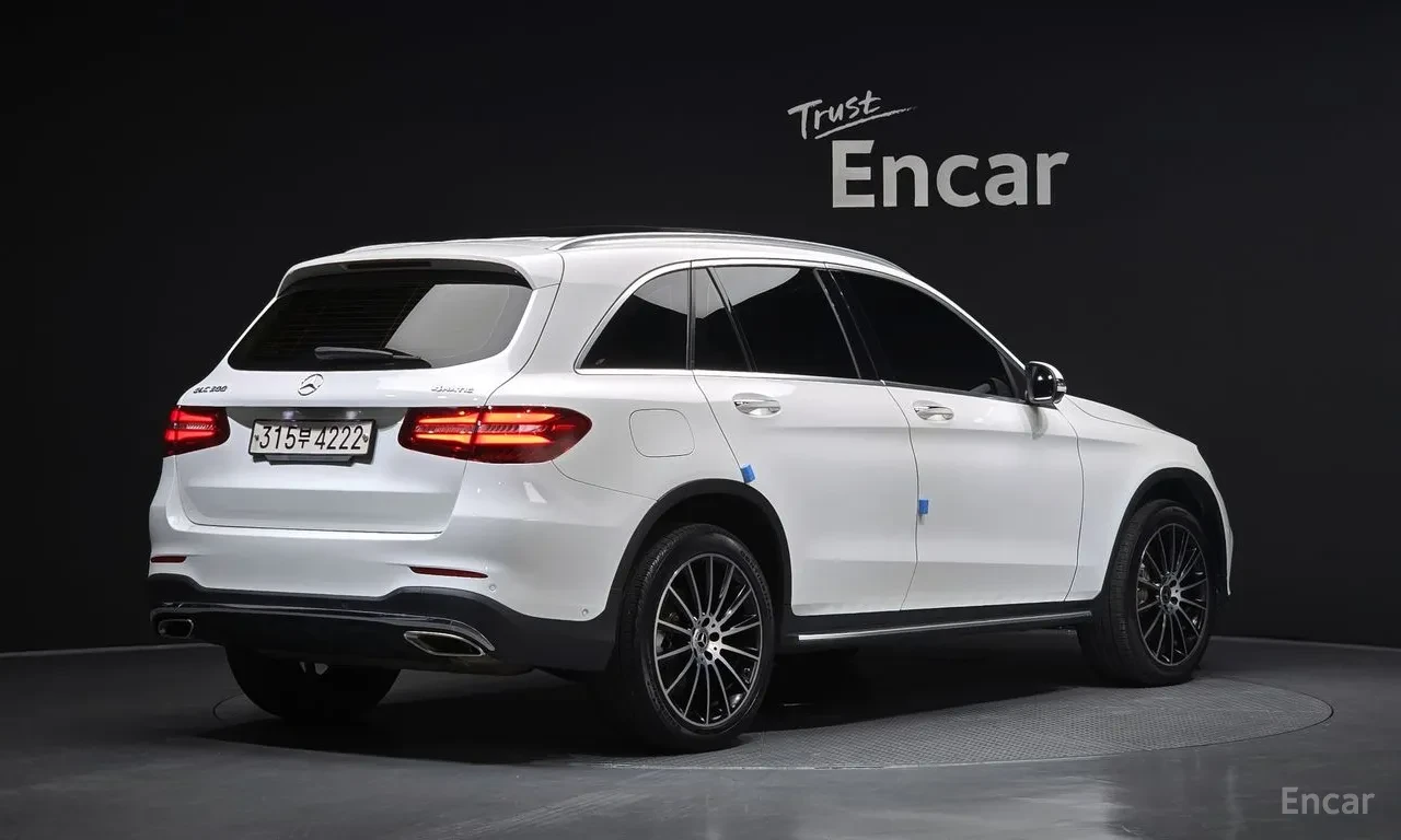Mercedes-Benz GLC 300 4MATIC* AMG* 360Burmester* FULL, снимка 2 - Автомобили и джипове - 56018337