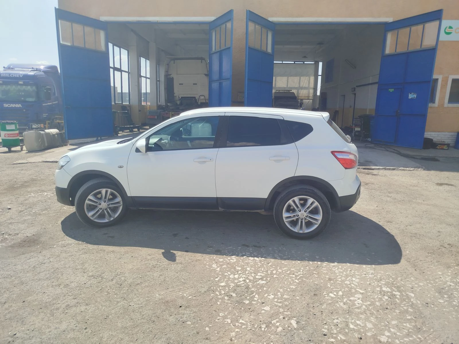 Nissan Qashqai, снимка 7 - Автомобили и джипове - 56353039