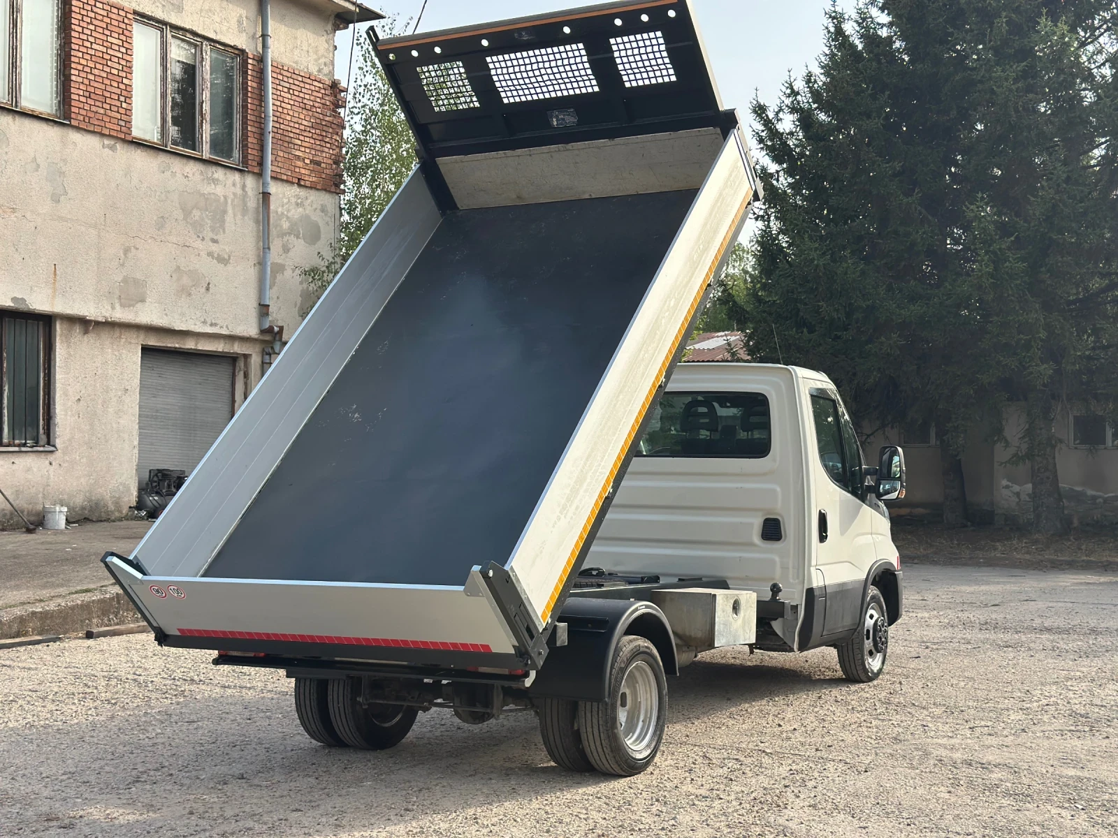 Iveco 35c15 N1-Климатик, 3.60на2.10 Оригинален самосвал ! ТОП, снимка 3 - Бусове и автобуси - 55865131