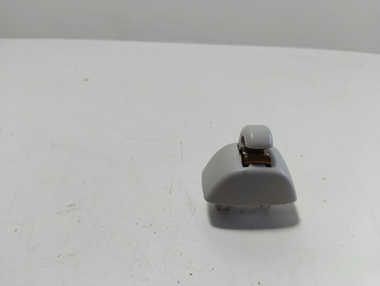щипка сенник 4G0857563 4G0857562 Skoda Rapid