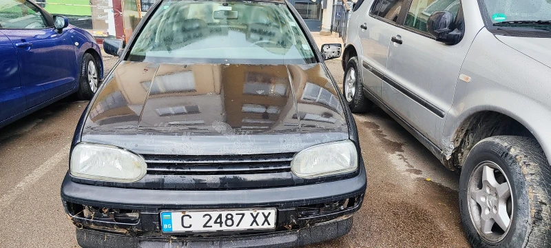 VW Golf 1.8, снимка 1 - Автомобили и джипове - 47225381