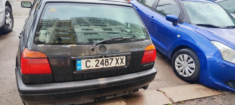 VW Golf 1.8, снимка 2 - Автомобили и джипове - 47225381