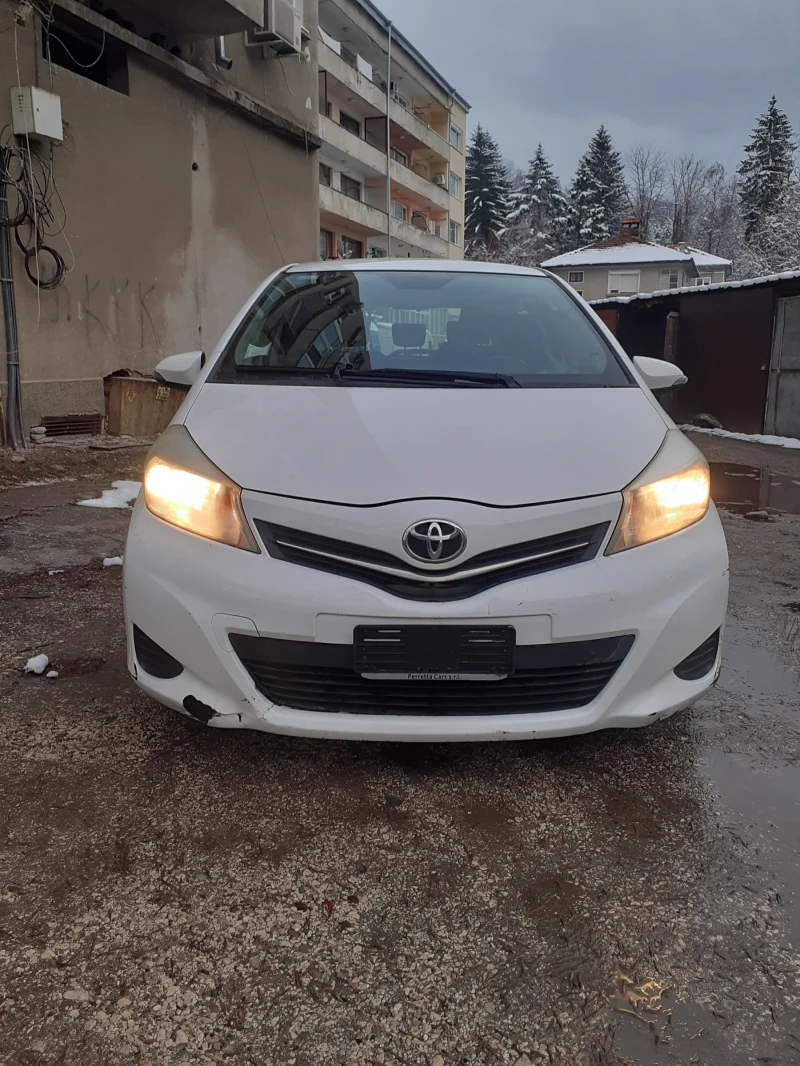 Toyota Yaris 2013г NAVI , снимка 3 - Автомобили и джипове - 48657406