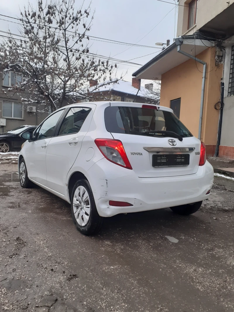 Toyota Yaris 2013г NAVI , снимка 2 - Автомобили и джипове - 48657406