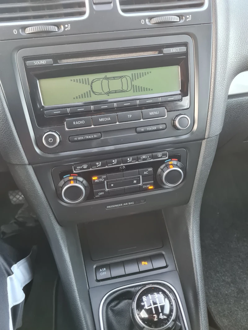 VW Golf 1.6куб.105к.с. , снимка 8 - Автомобили и джипове - 52529606