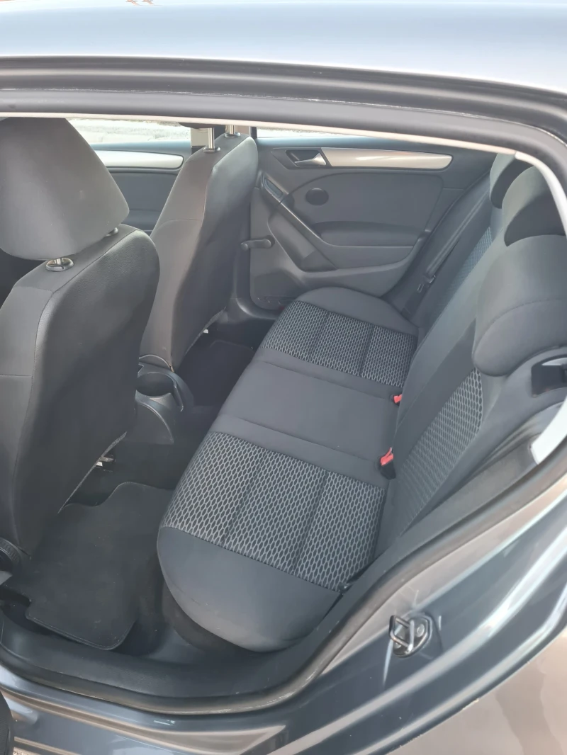 VW Golf 1.6куб.105к.с. , снимка 6 - Автомобили и джипове - 52529606